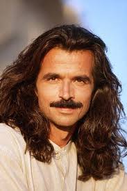 Yanni playing by heart